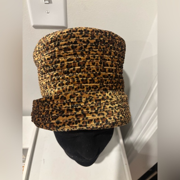 Leopard Print Bucket Hat - Picture 4 of 5